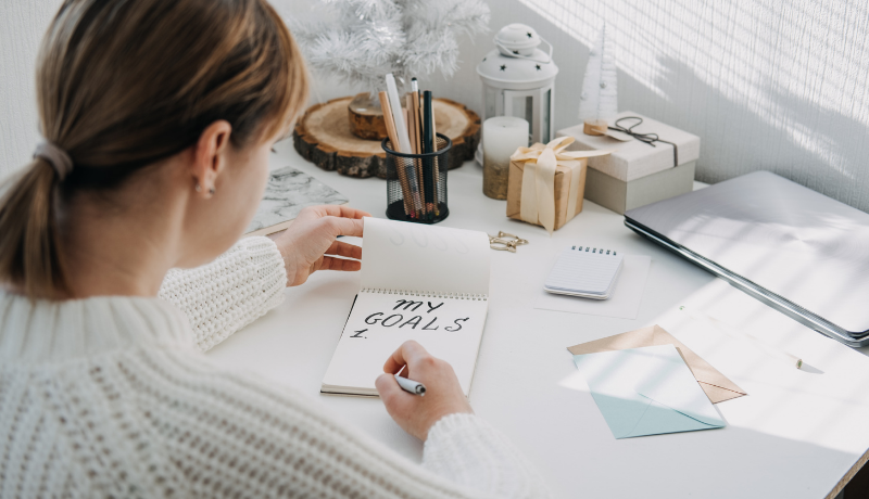 A women writing down her financial goals